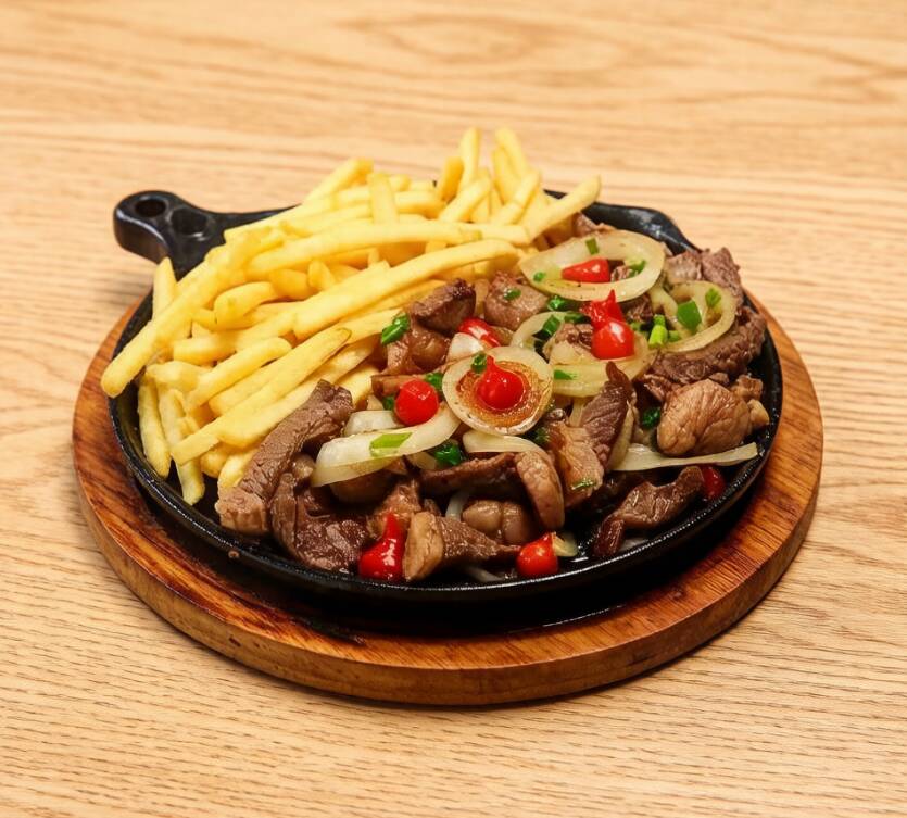 Generosa Porção de Contra Filé, acompanhada de batata frita
Acompanha bebida grátis a sua escolha!
