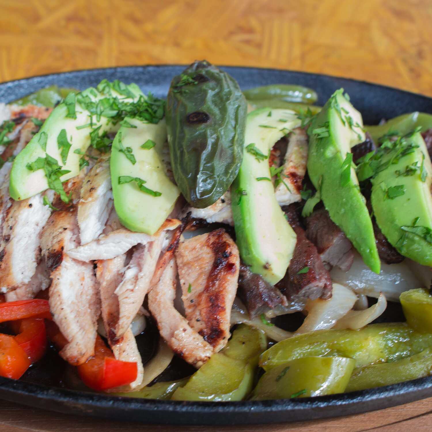Fajitas Combinadas Pollo (100g) y Arrachera (100g)