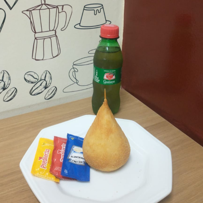 Combo delicioso com hambúrguer suculento, coberto com cheddar cremoso e derretido, acompanhado de Guaraná 200ml geladinho. Uma combinação perfeita para matar a fome e se refrescar ao mesmo tempo!