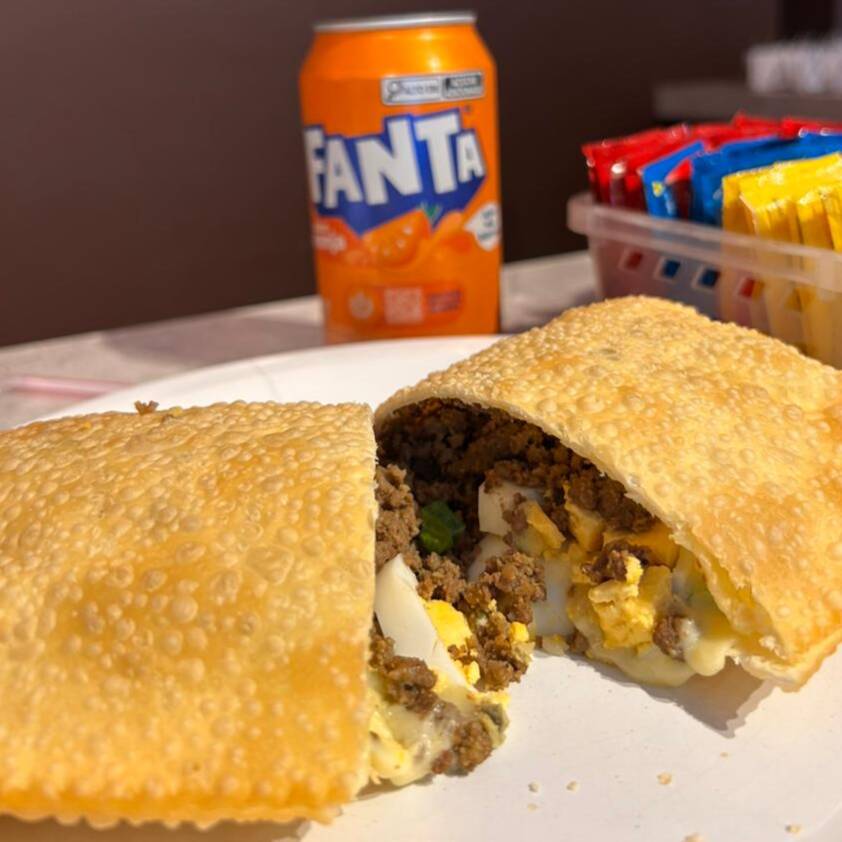 Essa promoção leva nosso pastel mais caprichado e o mais vendido, o pastel de feira é uma combinação perfeita de Carne saborosa, queijo derretido, Ovo cozido, Palmito e para dar um toque final o cheiro verde e para acompanhar um Fanta laranja bem gelada!