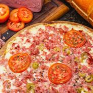 Molho De Tomate, 90g de Mussarela, Orégano, Azeitona, Tomates, presunto