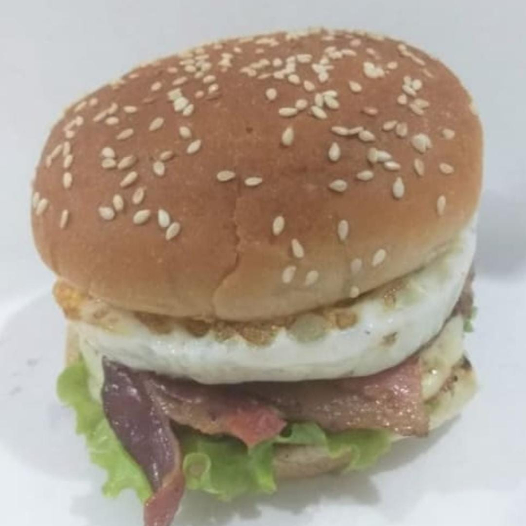 pão,carne,mussarela,bacon,salada,molho verde