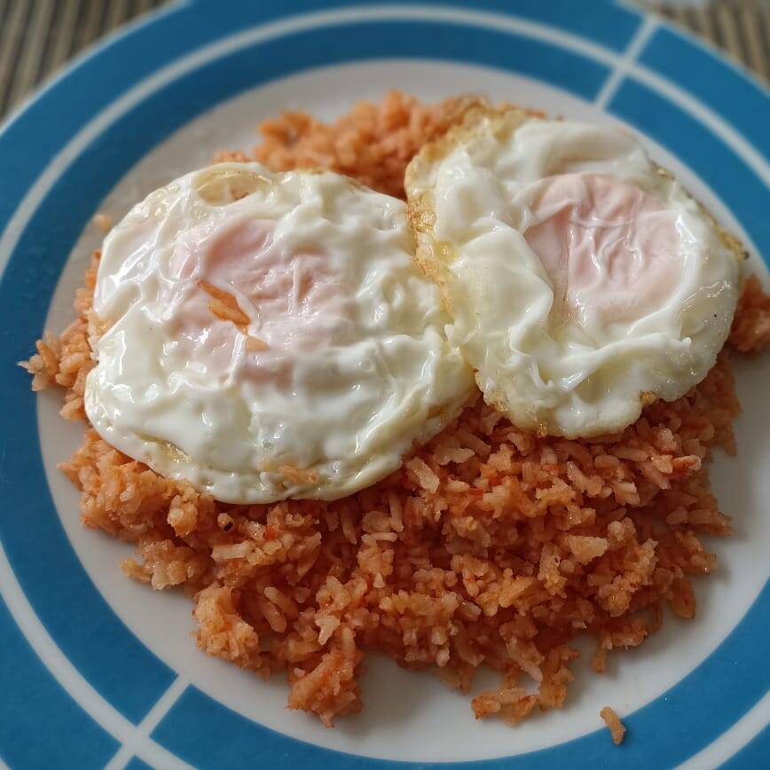 Huevos Estrellados con Arroz