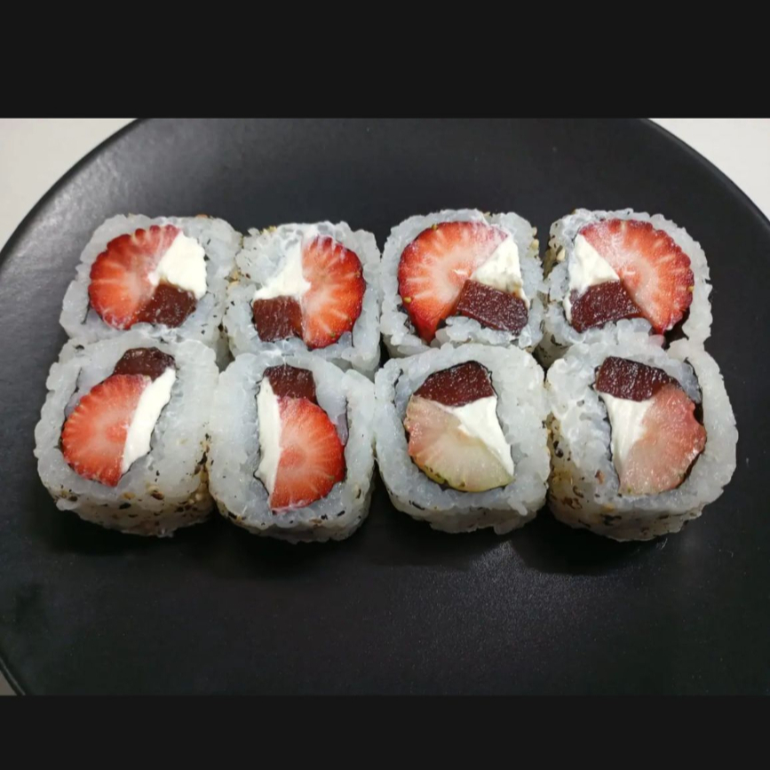 8 Unidades - Arroz, Nori, Morango, Goiabada e Cream Cheese