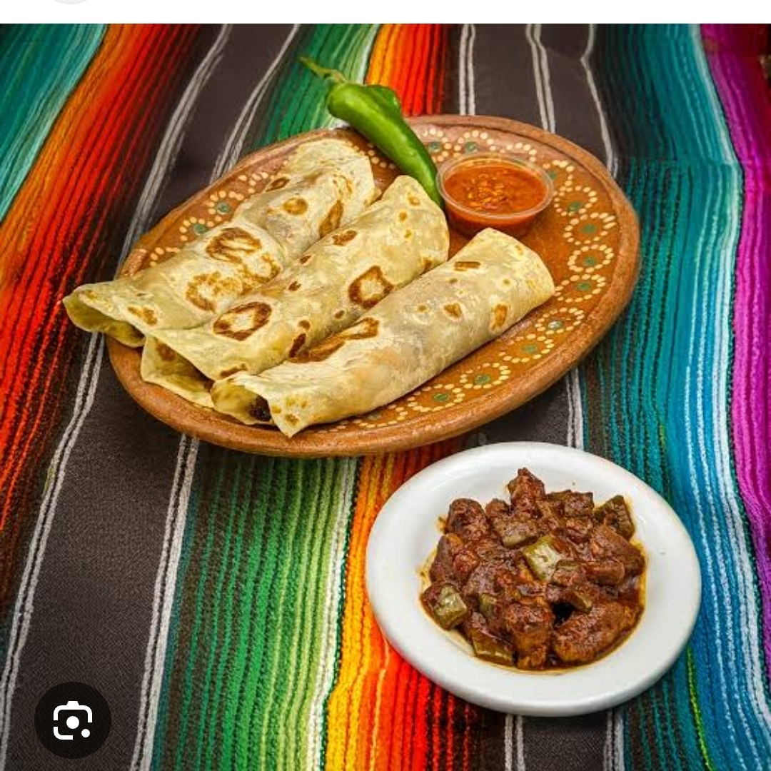 BURRITO DE CHORIZO EN SALSA ROJA
