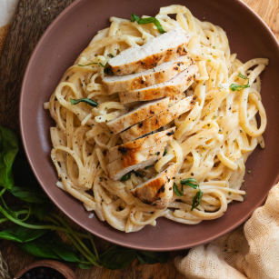 Tallarín al Alfredo con Pechuga a la Plancha