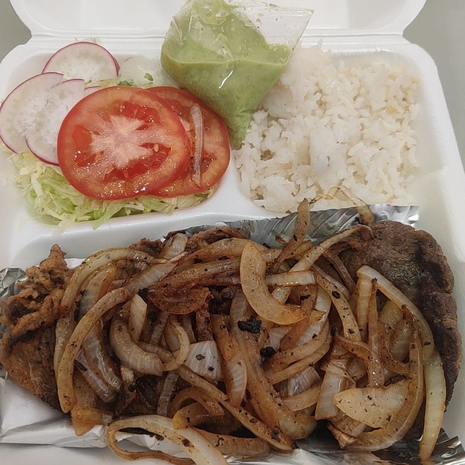 BISTEC ENCEBOLLADO DE RES