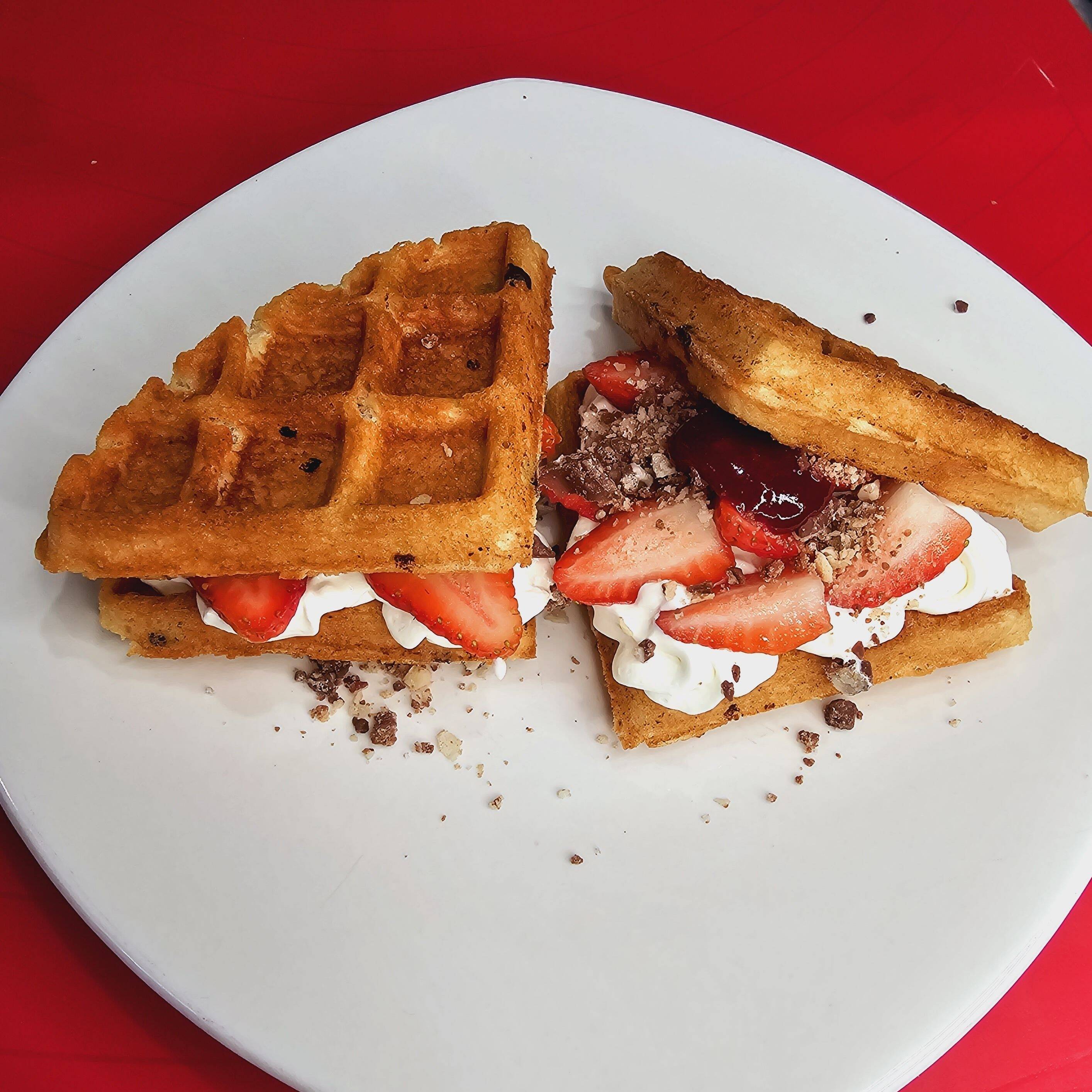 Waffle Queso Fresa 🍓