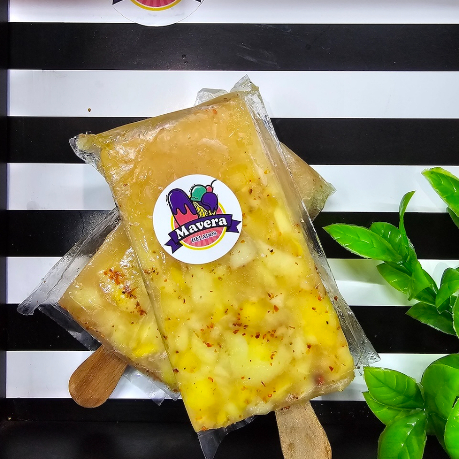 Paleta de Agua de Piña con Chile