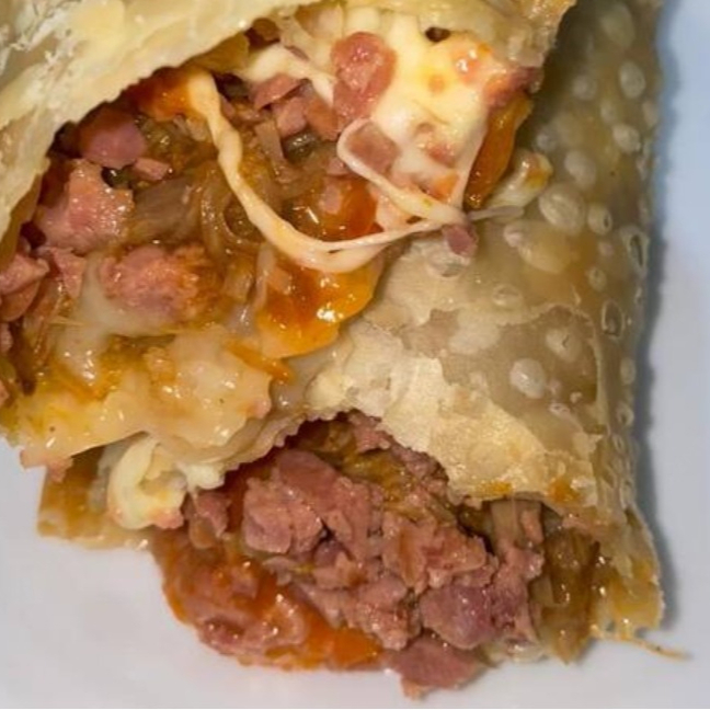 PERNIL ASSADO ,QUEIJO ,MILHO,CEBOLA,AZEITONA PICADA E BARBECUE