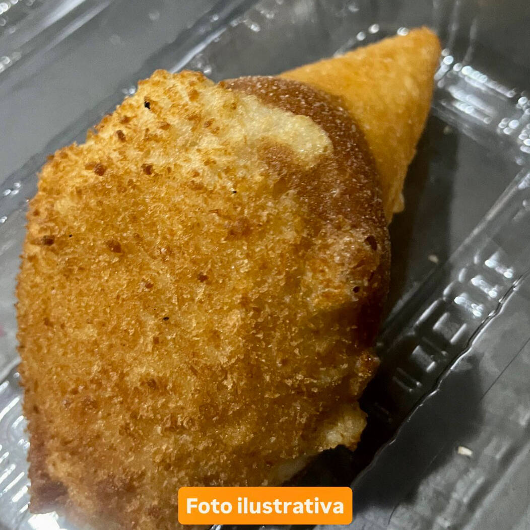 1 Temaki Hot Salmão Grelhado C/ Cream Cheese (200g) + 2 Mini Rolinhos Romeu e Julieta + 1 Guaraná Antártica Lata 350ml de cortesia.