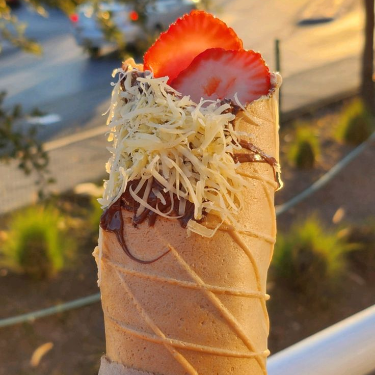 Marquesita de Queso de Bola con Fresas