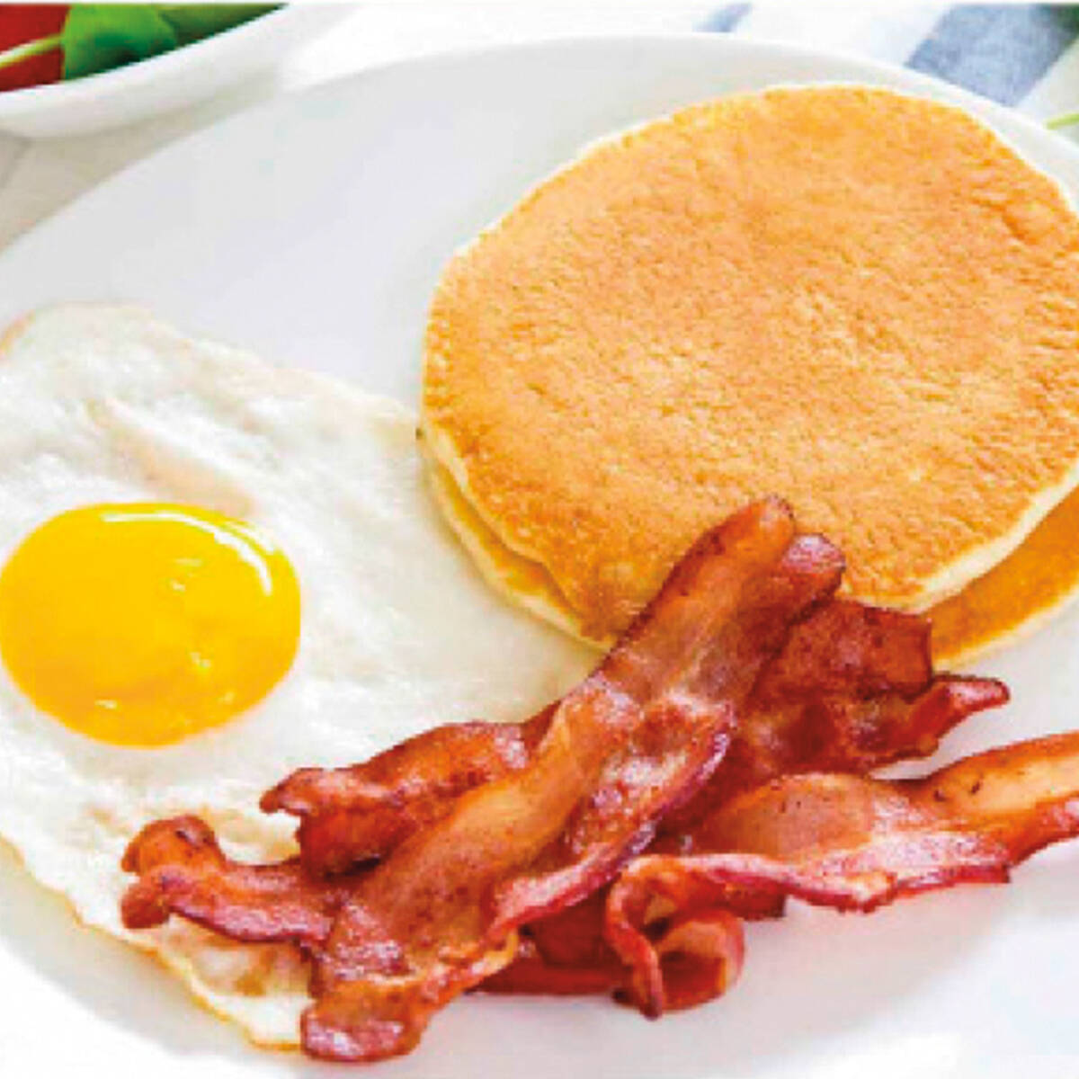 Hot Cakes con Huevo y Tocino