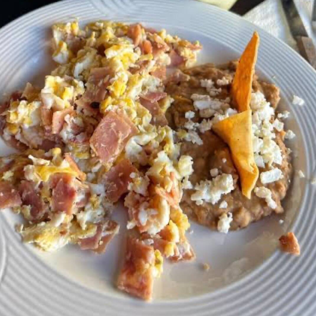 Huevos con Tocino