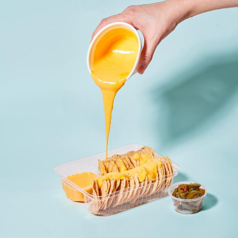 Nachos con queso amarillo