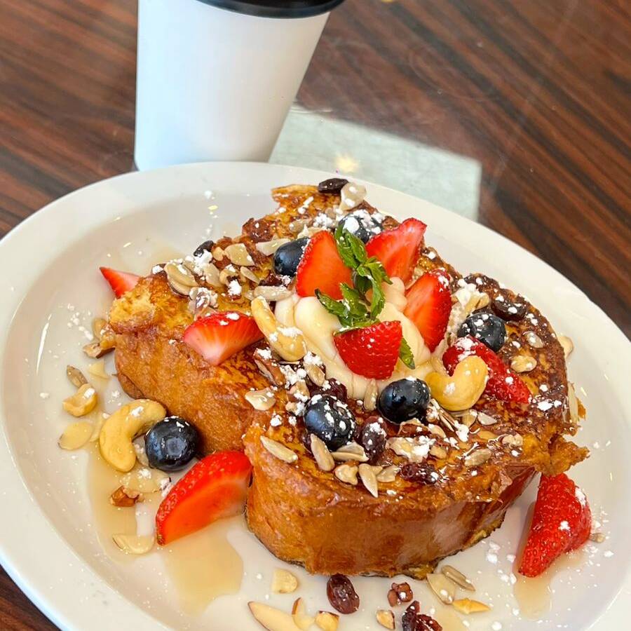 French Toast Frutos del Bosque
