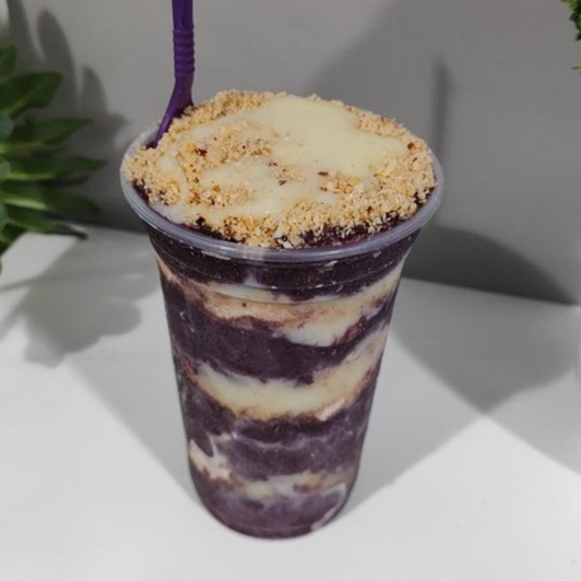 Açaí cremoso já está montado com ninho, paçoca e leite condensado copo de 500ml