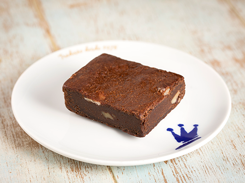 Brownie delicioso e irresistível, feito com pedaços de puro chocolate ao leite