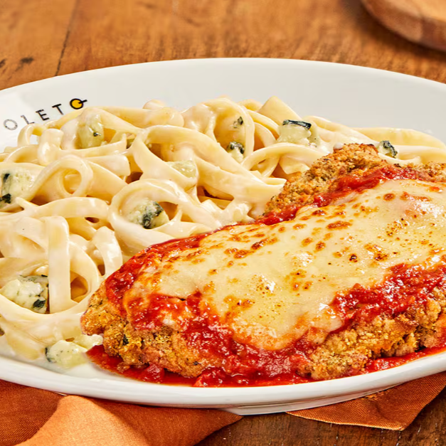 Fettuccine importado da Itália, ao molho de queijos feito pelo Spoleto com queijos frescos e lascas de gorgonzola. Escolha entre Carne ou Filé de Frango, à milanesa ou à Parmegiana.