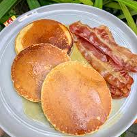 Hot Cakes 3 Pzas y Tocino