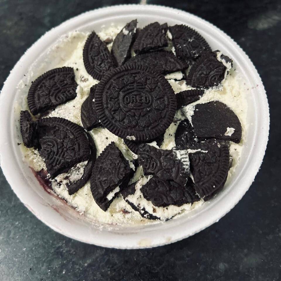 Delicioso açai cremoso com recheio de leite condensado,leite em pó e biscoito oreo . (não trocamos os adicionais,apenas retiramos).Vai no isopor !