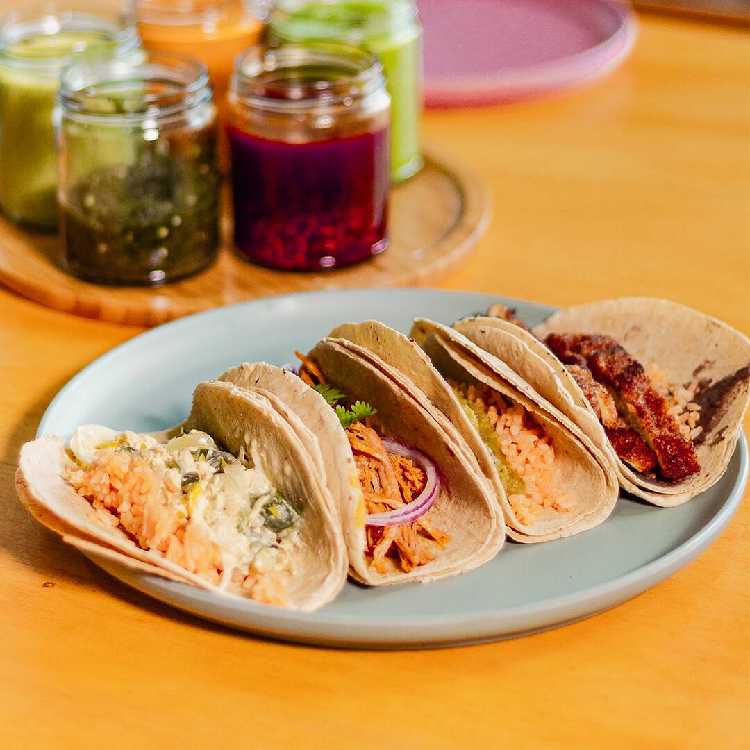 4 Tacos Especiales + Bebida