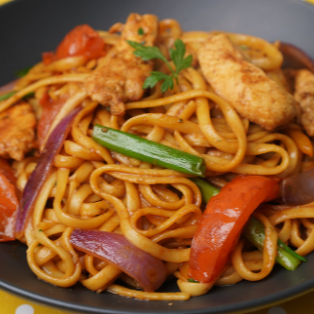 Tallarín Saltado Criollo