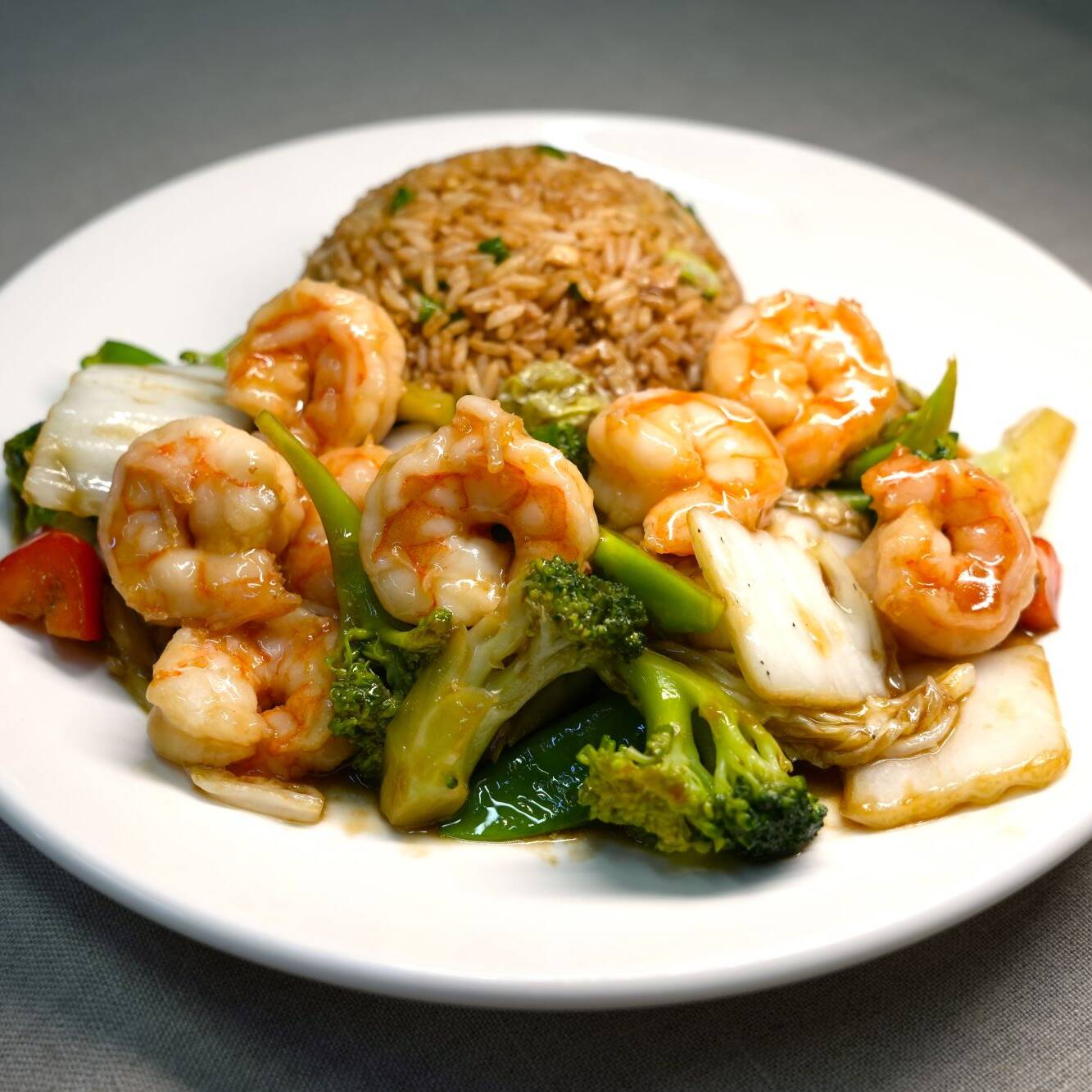 Langostino con Verdura y Arroz Chaufa