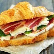 Croissant Jamón con 3 Quesos + 1 Smottie 16 Oz.