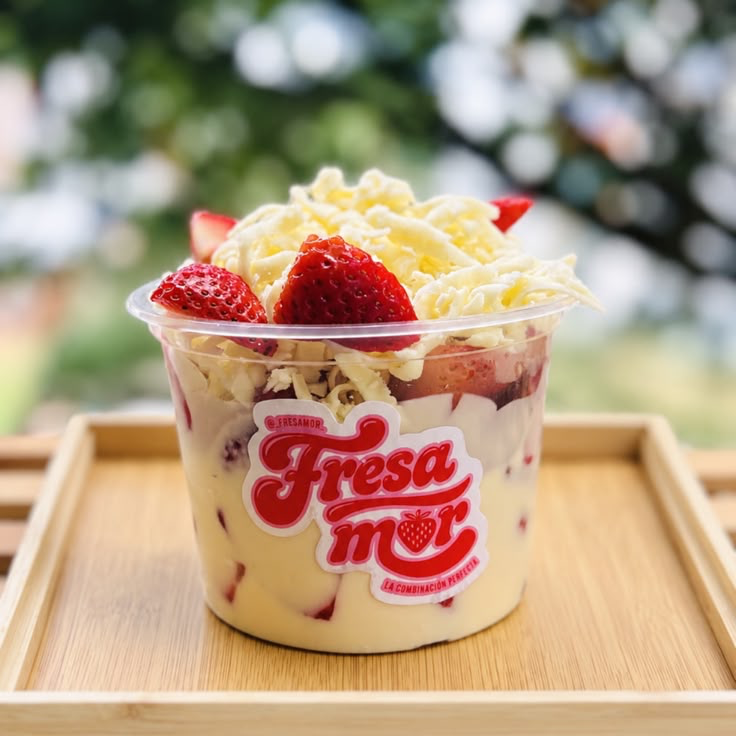 Fresas Con Crema y Queso de 16 Onzas