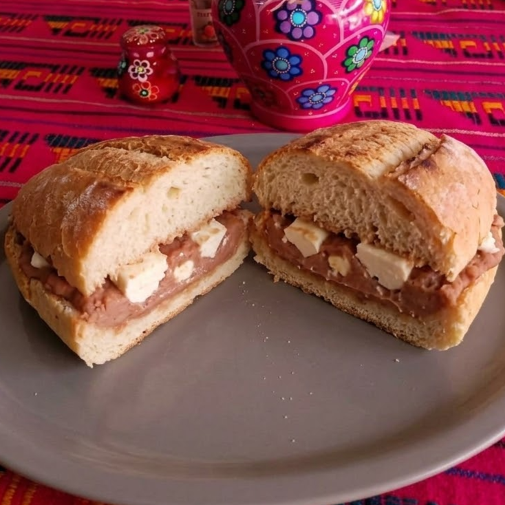 Lonche de Frijoles con Queso