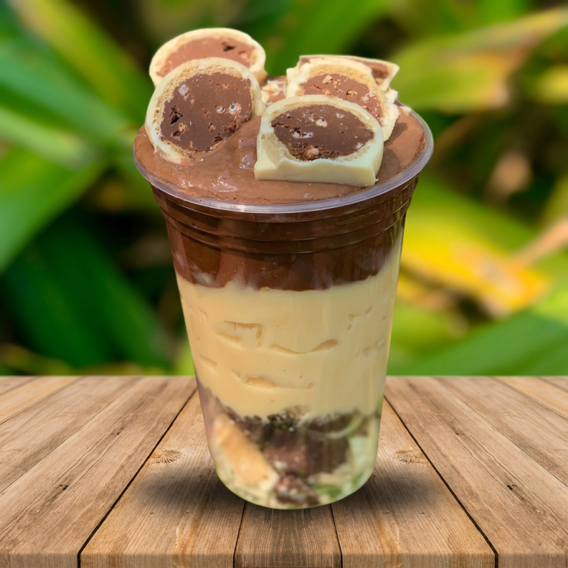 Brigadeiro ao leite c/ brigadeiro de ninho e bombom de ouro branco