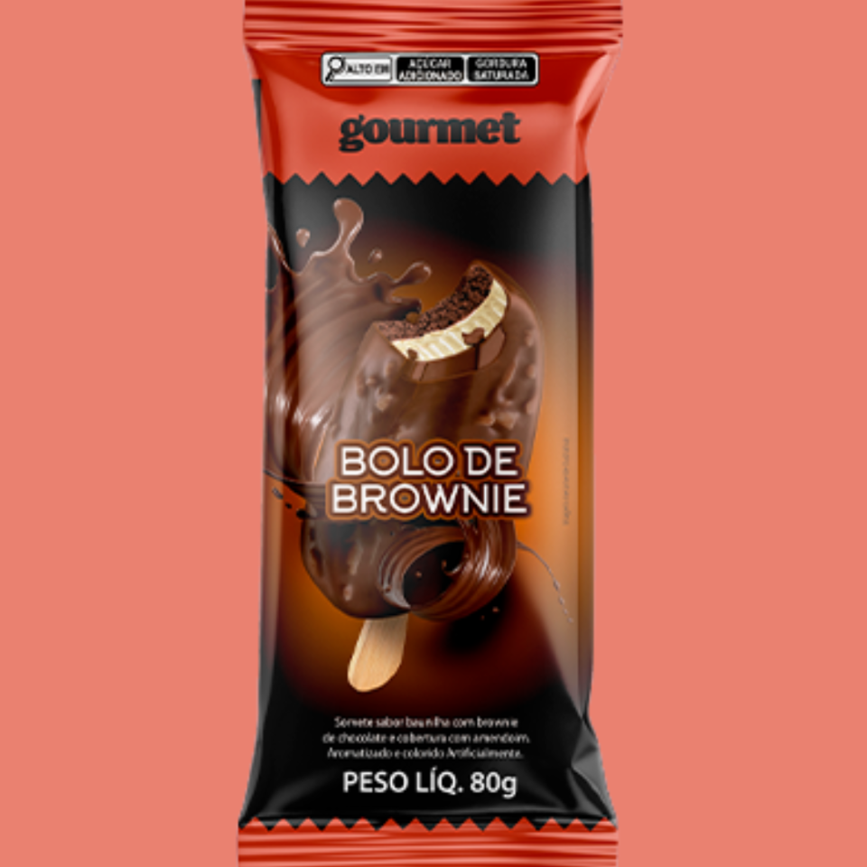 Picolé sabor baunilha com brownie e casquinha de chocolate com amendoim