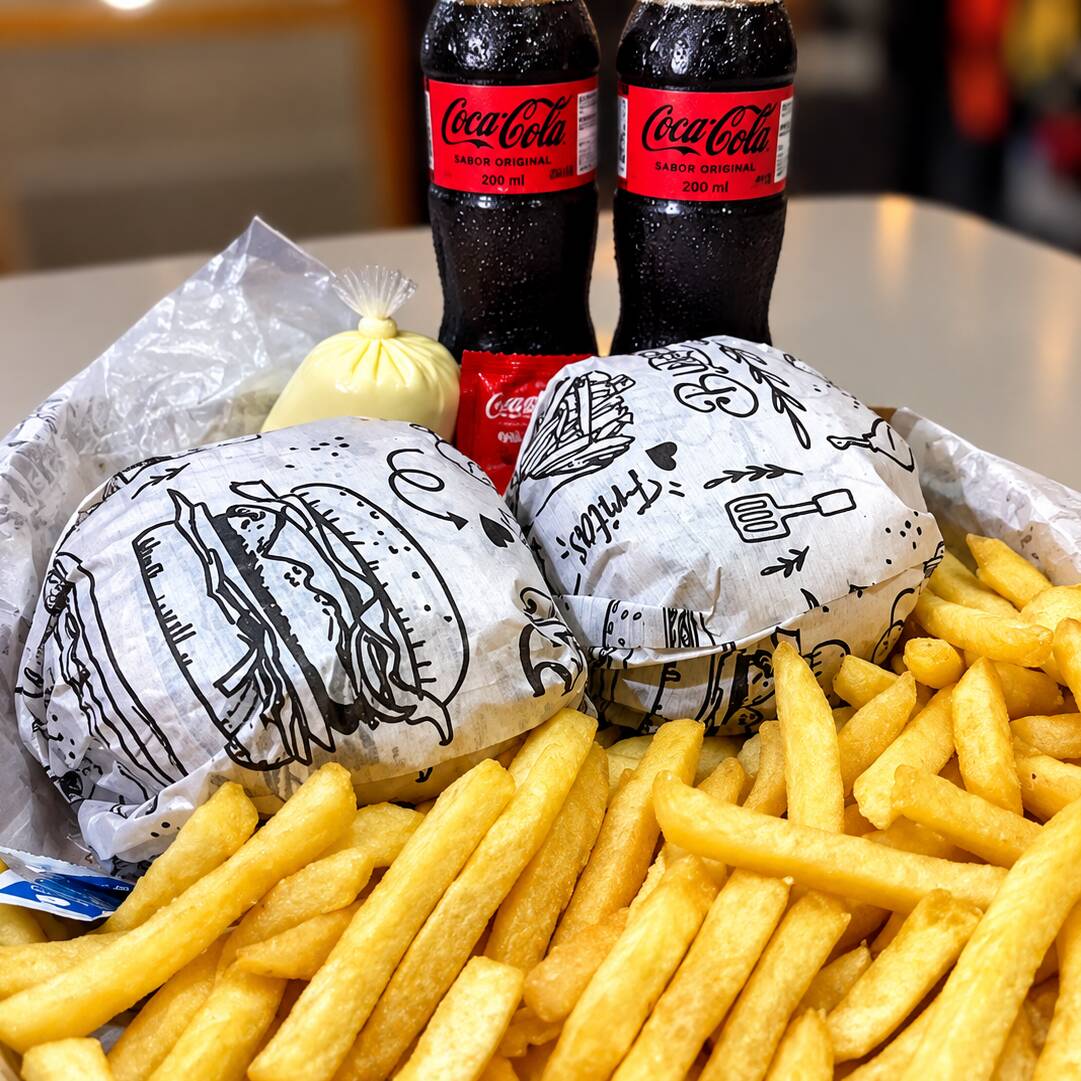 2 X-file de frango, batata e duas mini cocas