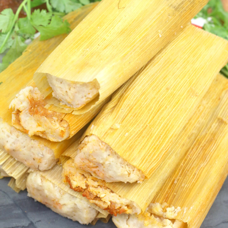 tamales de puerco en chile colorado