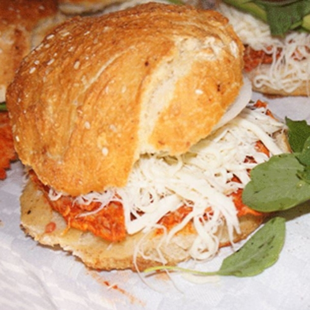 CEMITA DE CARNE ENCHILADA