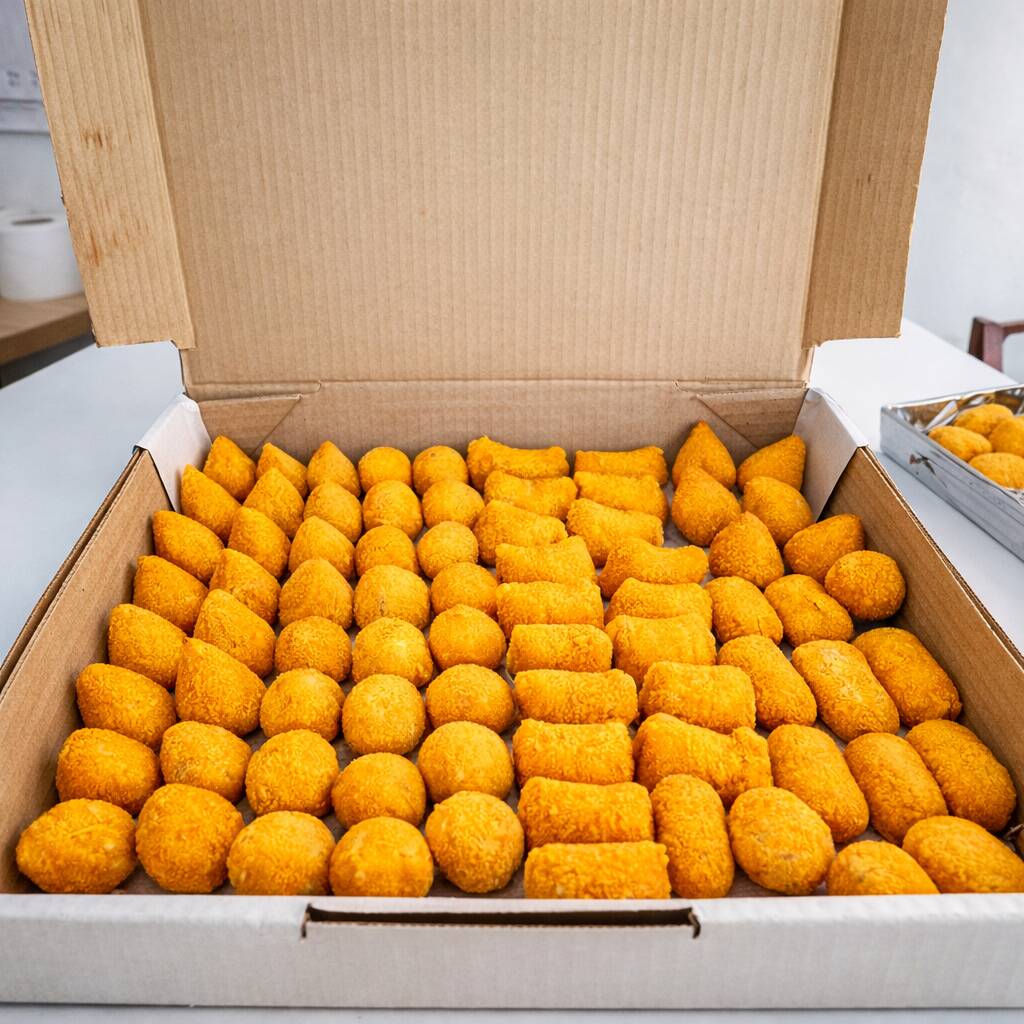 30 salgados (até 4 sabores)