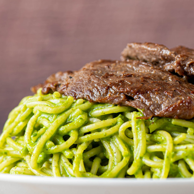 Tallarines Verdes con Bistec