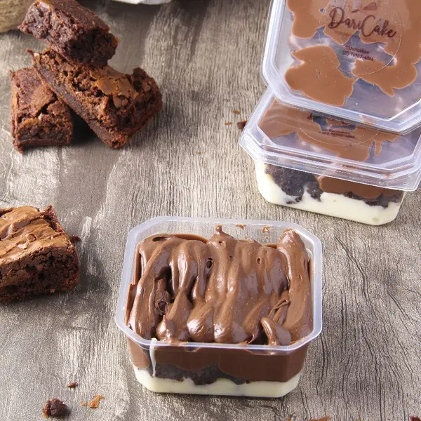 Pedaços do nosso delicioso brownie com recheio de ninho com nutella