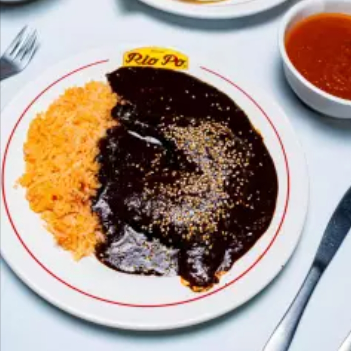 Mole Poblano con 1/4 de Pollo