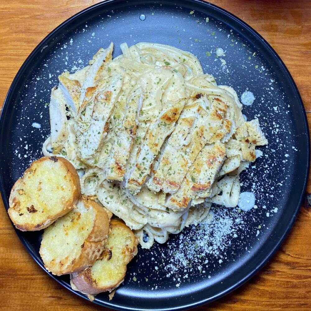 Pasta Alfredo con pechuga
