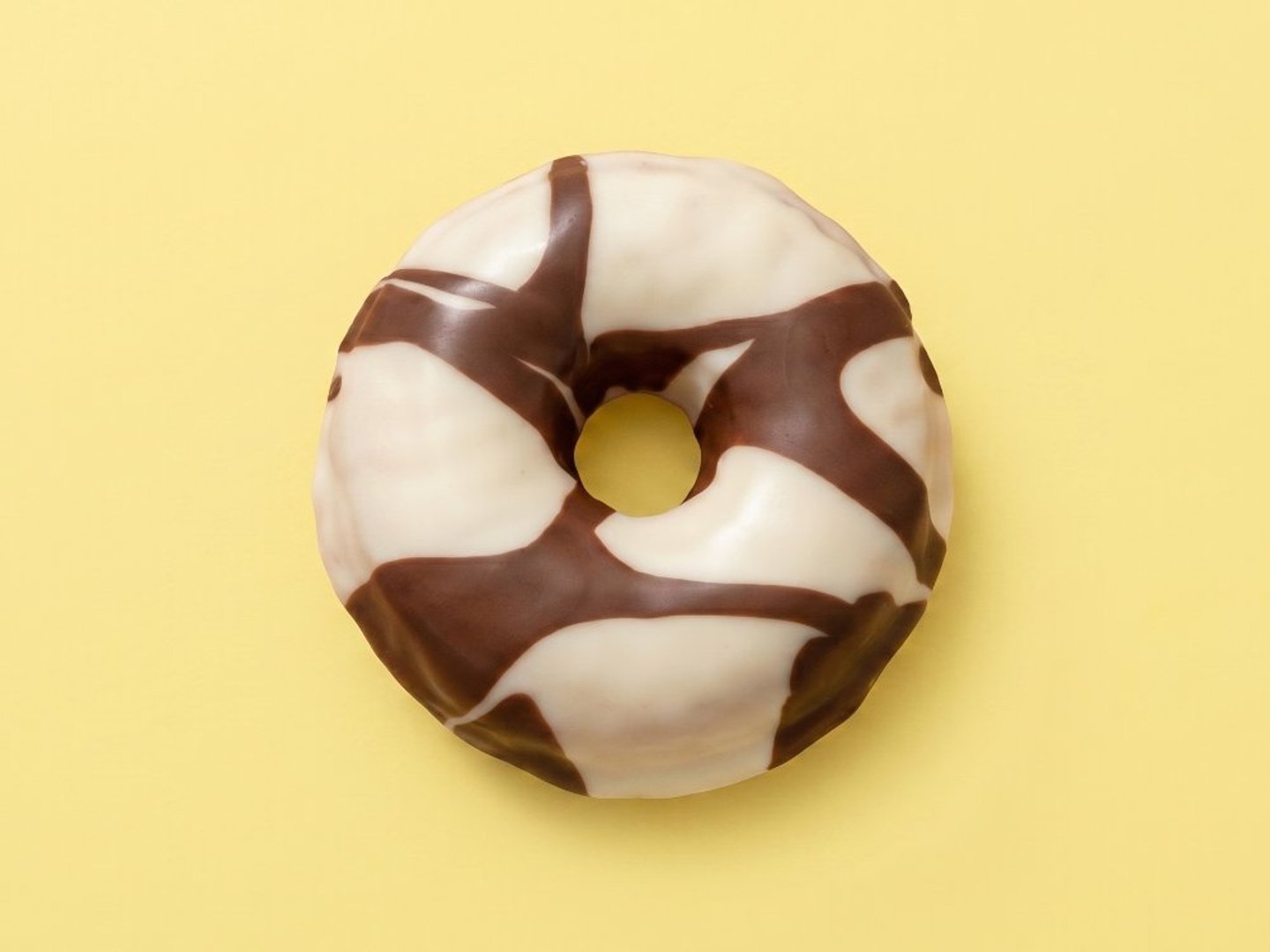 Dona Cubierta de Chocolate Blanco