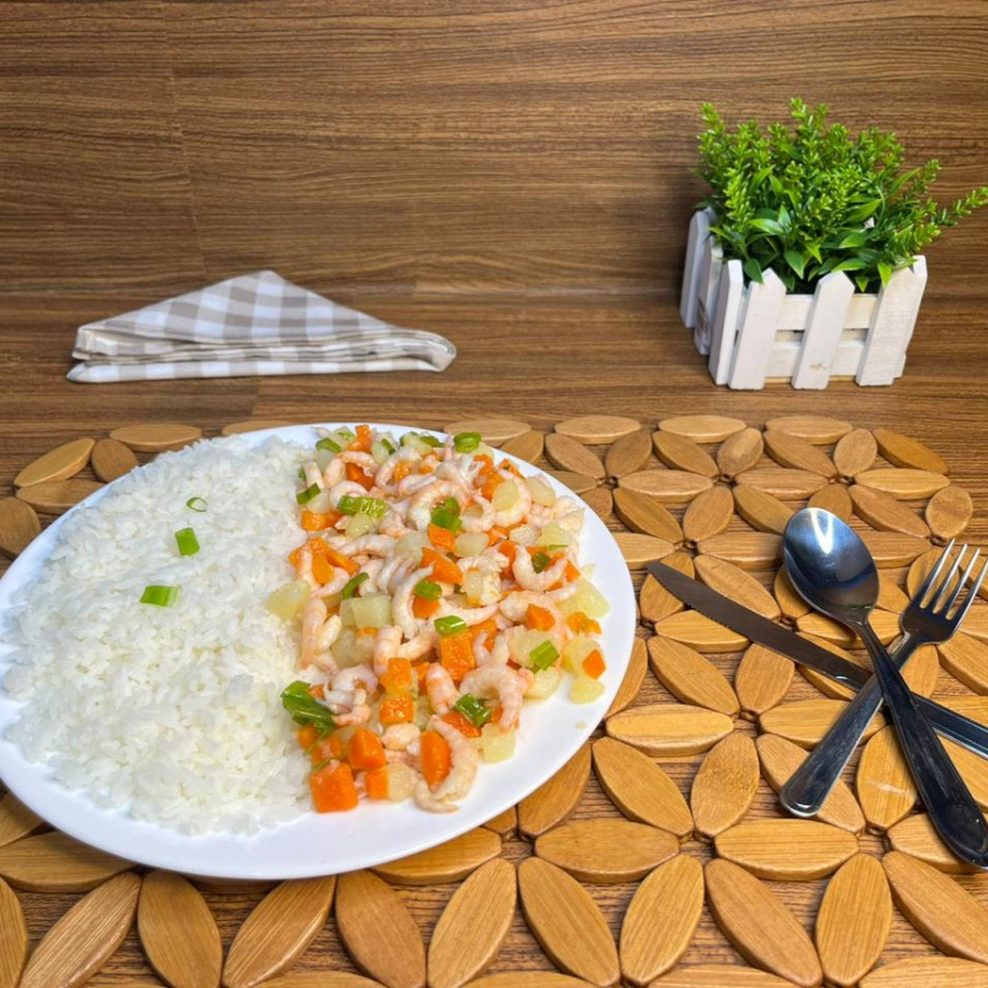 Acomp: arroz. (Azeite camarão e cheiro verde)