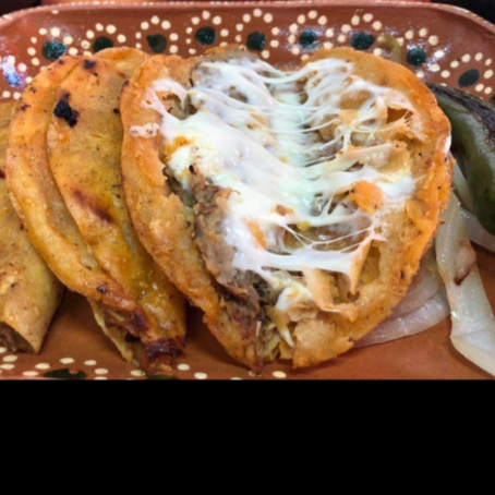 Quesadilla De Maíz De Adobada