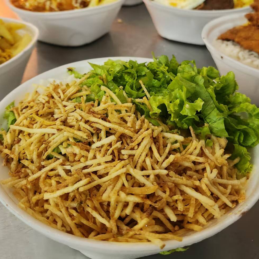 Arroz, strogonoff de Frango e Batata Palha (Não acompanha Feijão - caso queira, colocar na observação do produto)