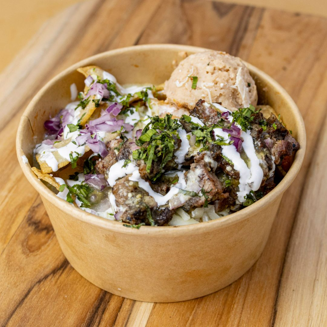 Chilaquiles con Chicharrón en Salsa