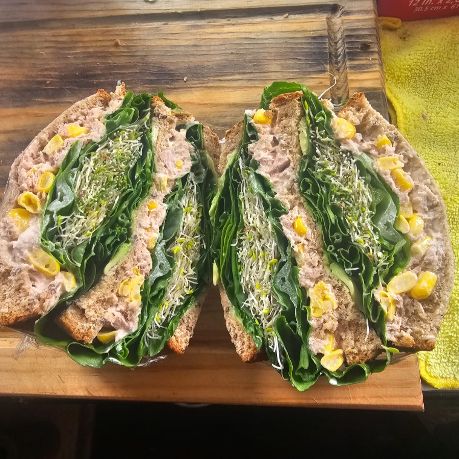Club Sandwisch de Atun y Jugo Desinflamante
