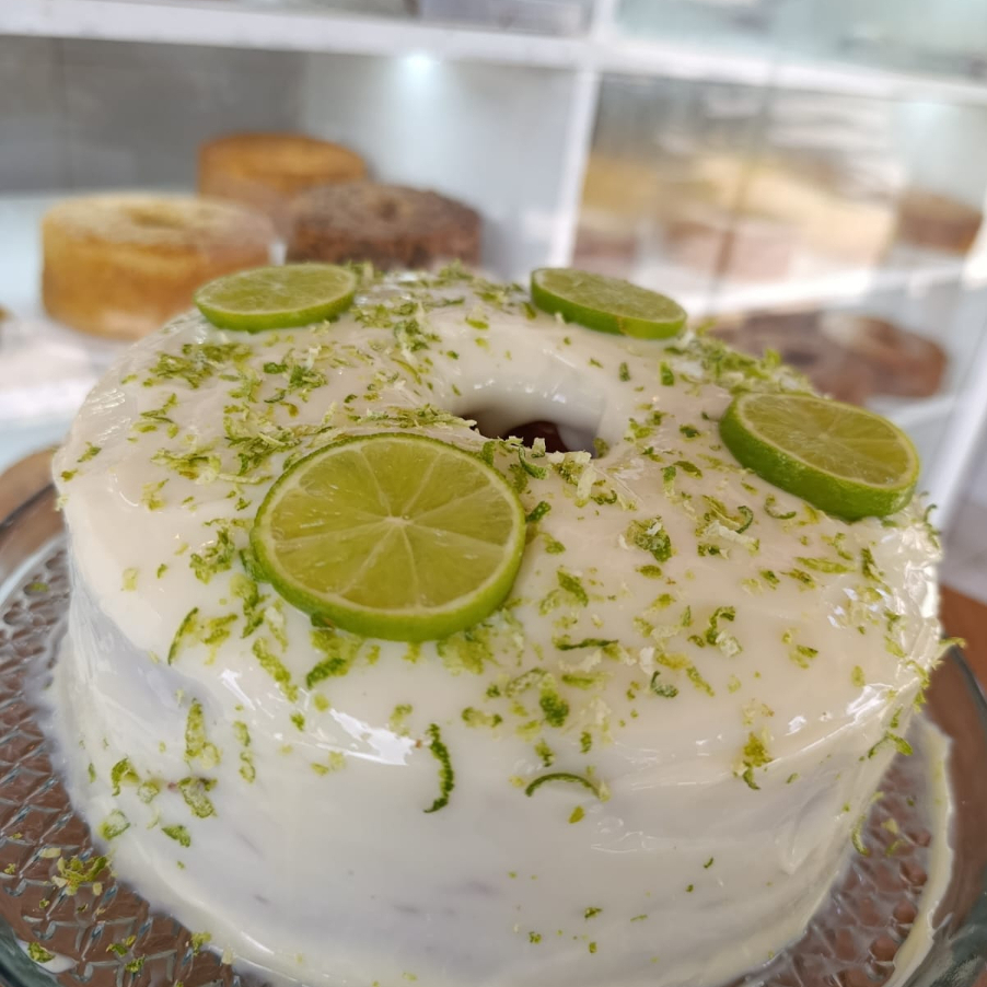 Bolo com calda limão 1200kg