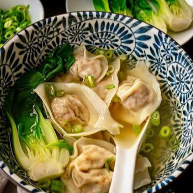 Ramen Con Wonton Rellenos De Vegetales Al Curry