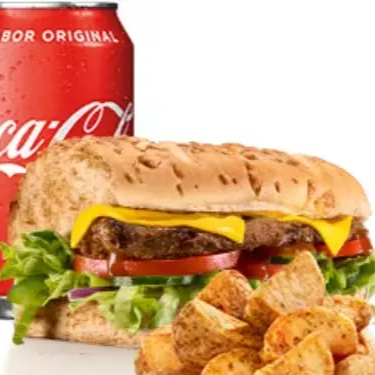 Escolha seu sanduíche de 15cm com sua proteína favorita (Steak Churrasco ou Frango ou Frango Empanado), escolha até 2 vegetais e 2 molhos de sua preferência + 1 bebida + 1 Acompanhamento. Imagens Ilustrativas